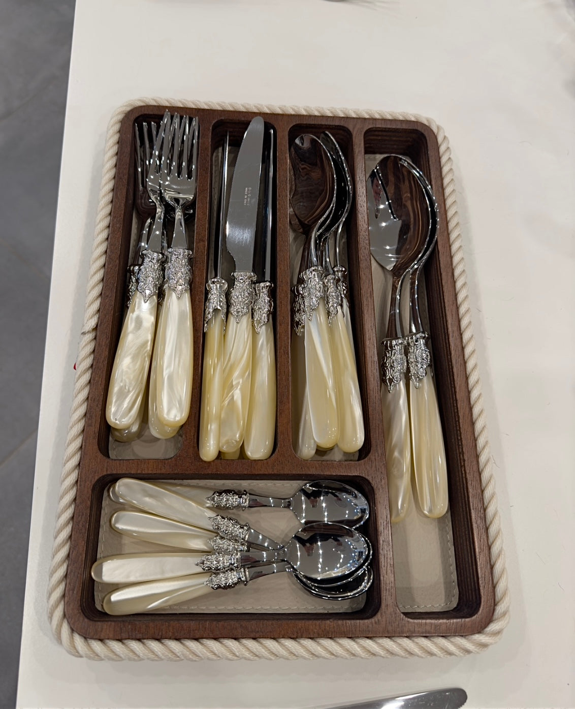 Range couverts crème