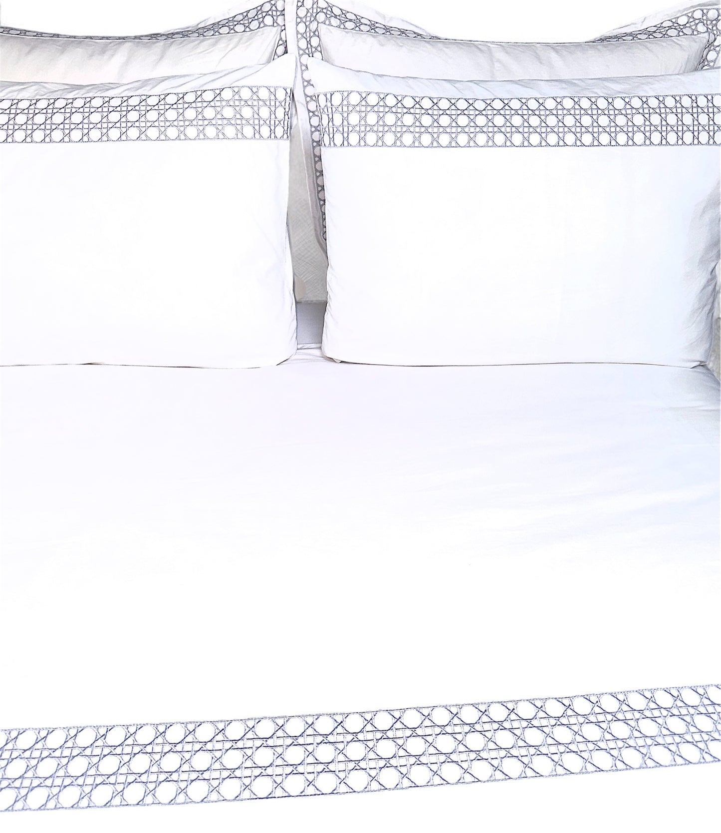 Allegro Embroidery Bed Set