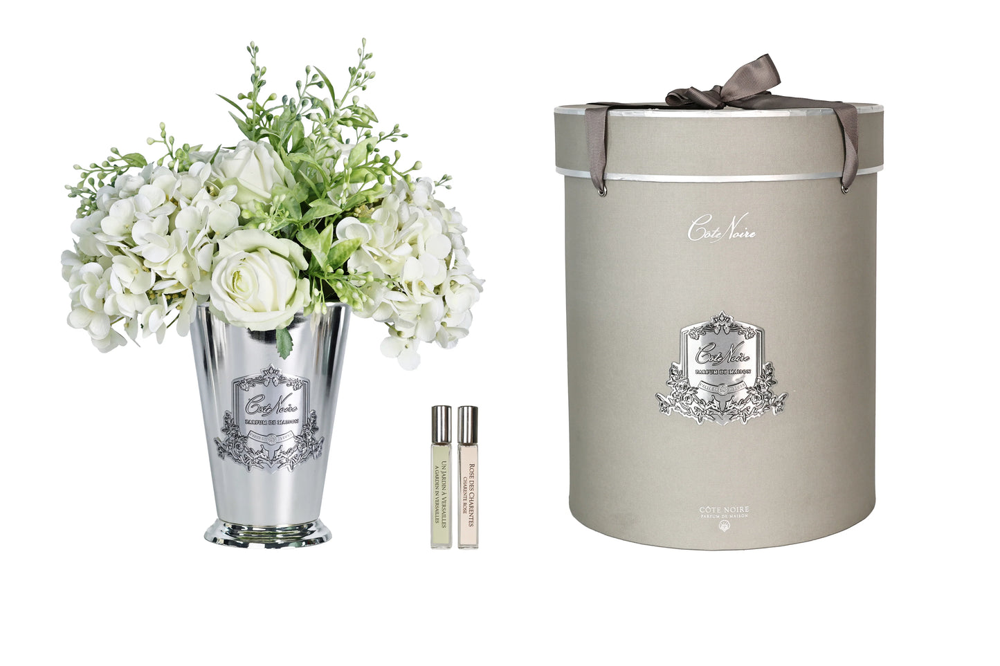 Bouquet réaliste "Seven" grand format vert et blanc, présenté dans un vase en argent signé Côté Noire, avec flacons de parfum inclus.