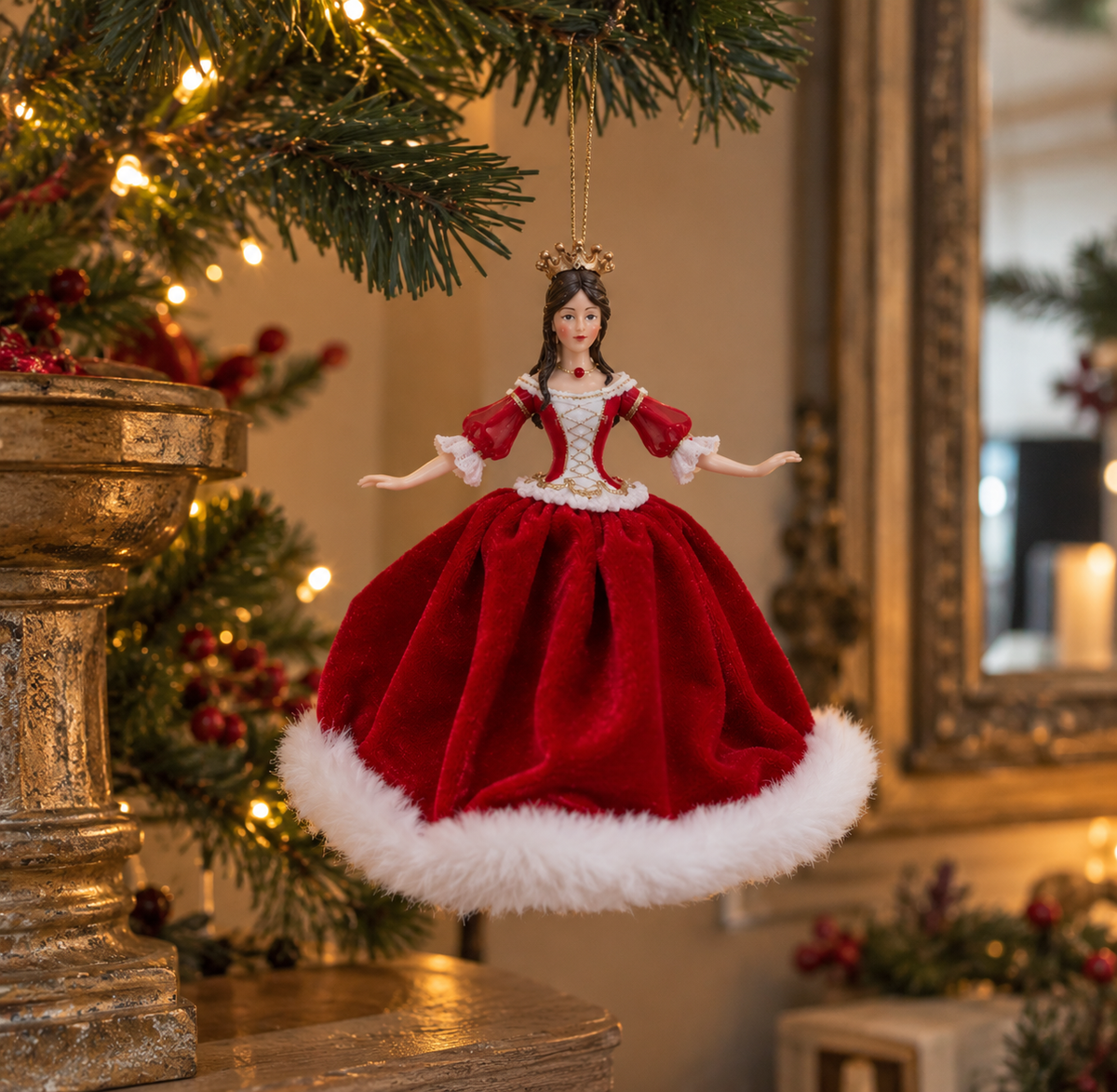 Dame de Noël Royale en velours et fourrure – 18 cm