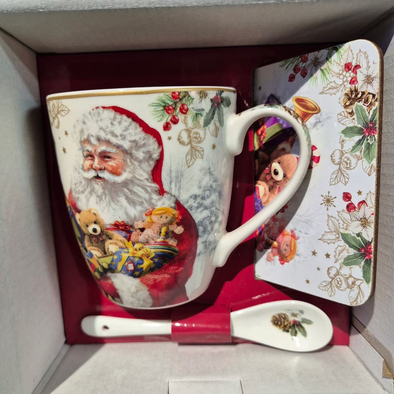 Christmas Mug Gift Set – 3 Pieces Santa is Coming