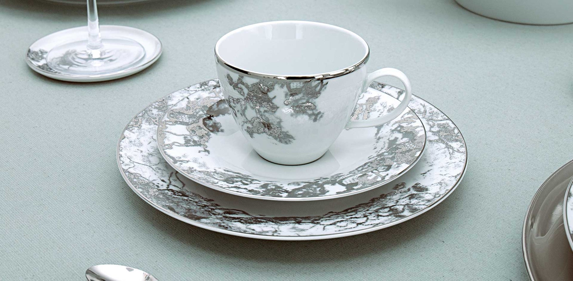 Set of 20 porcelain pieces - Belle Époque silver