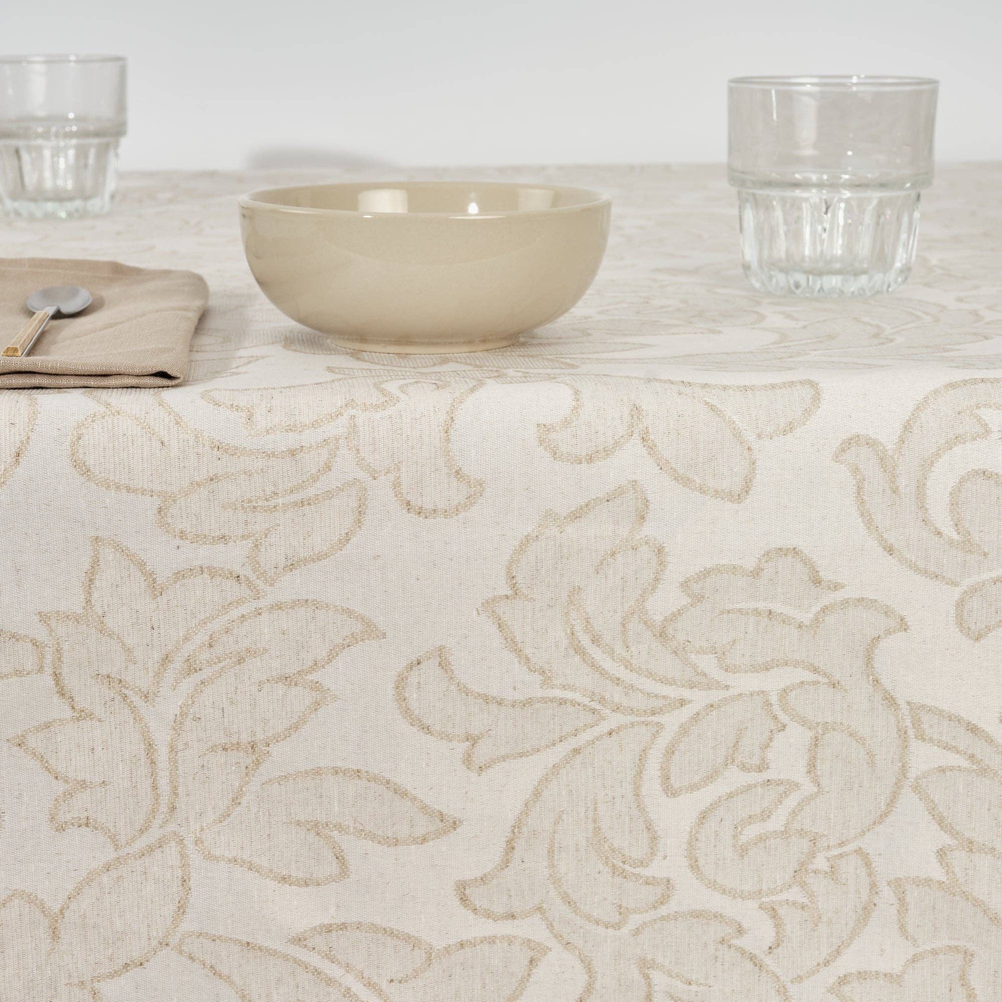 Acacia tablecloth in stain-resistant jacquard linen
