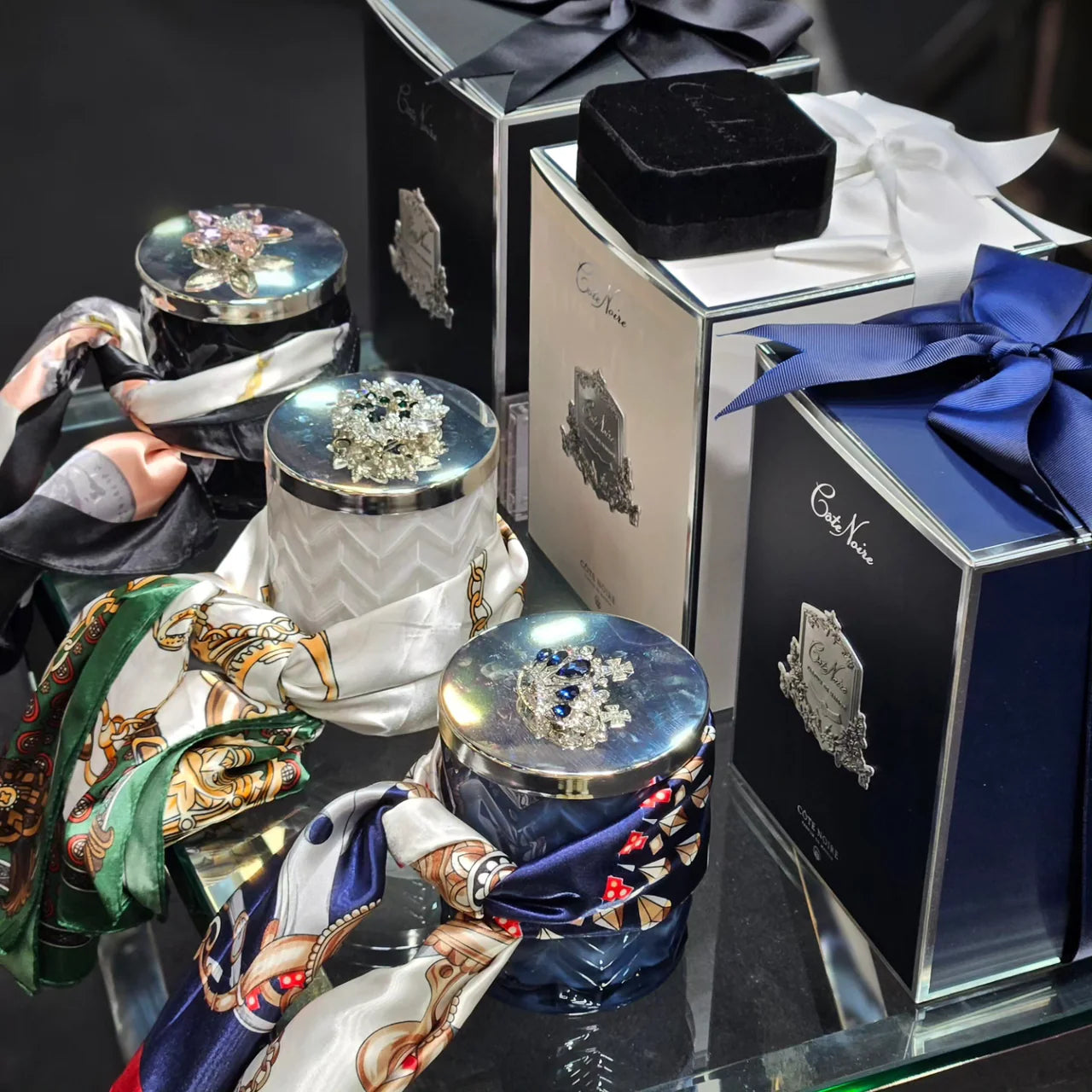 Bougie Foulard - blanc & argent