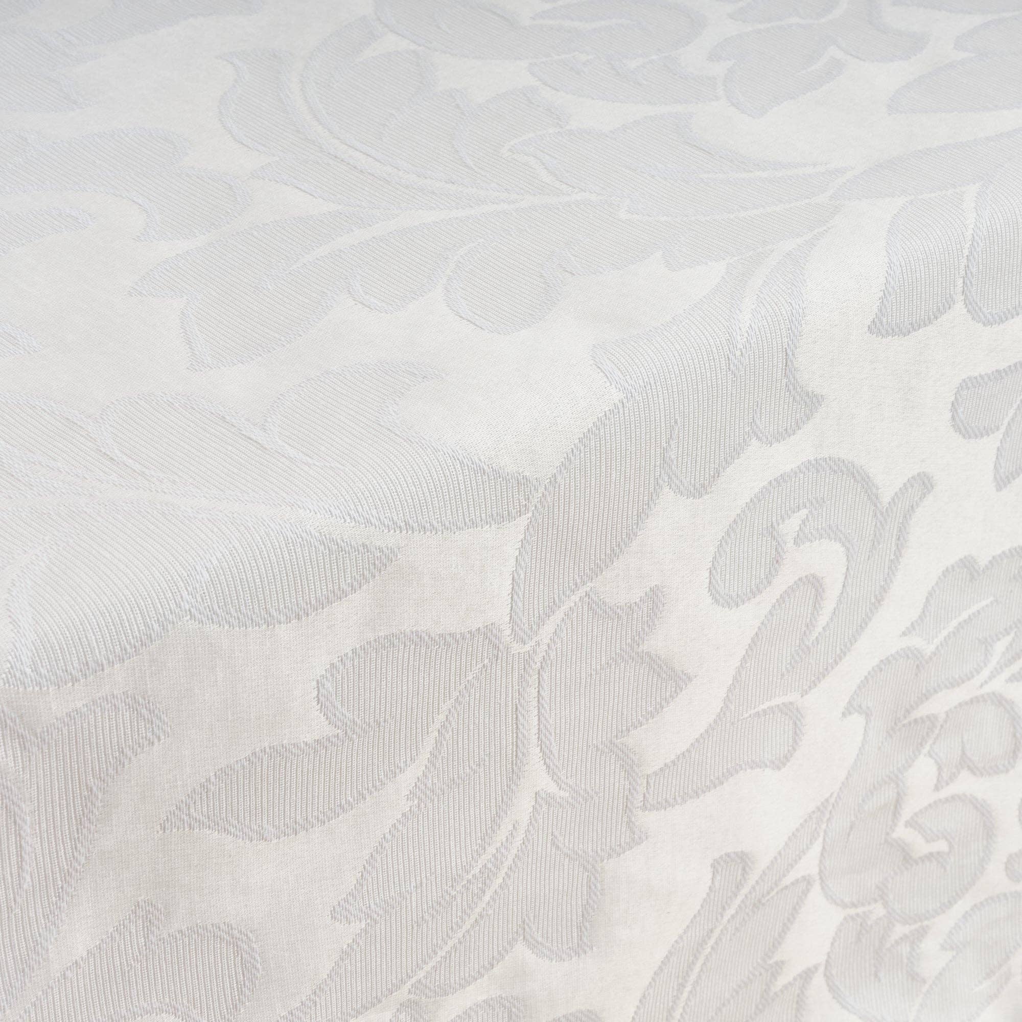 White stain-resistant jacquard tablecloth