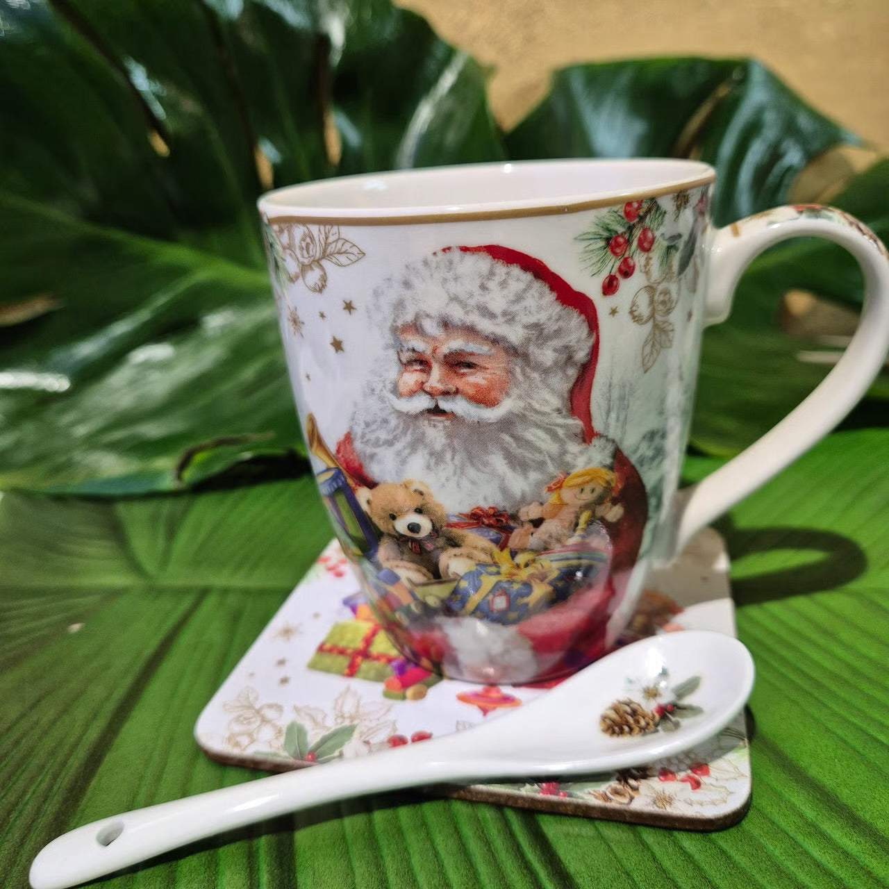 Christmas Mug Gift Set – 3 Pieces Santa is Coming
