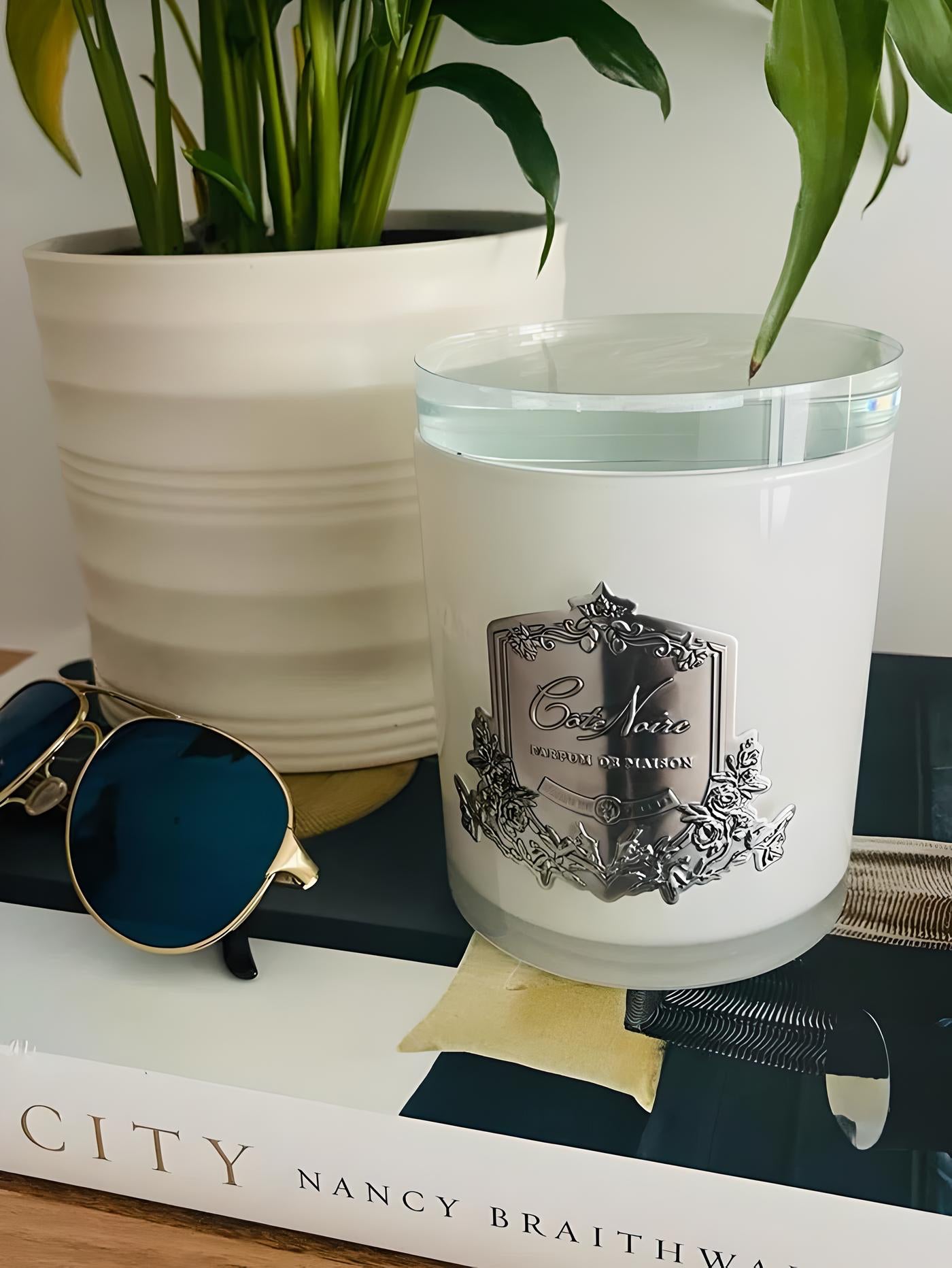 Bougie 185G fleur de lys blanc Argent - Maison porcel  | Porcelaine