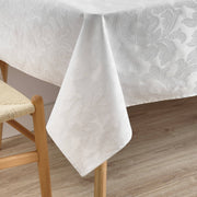 White stain-resistant jacquard tablecloth