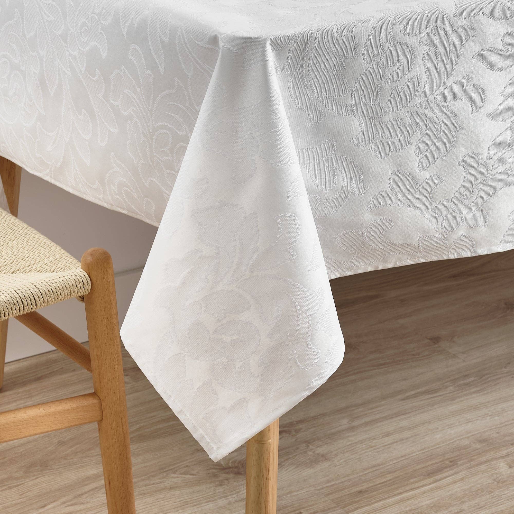 Nappe en jacquard blanc résistant aux taches