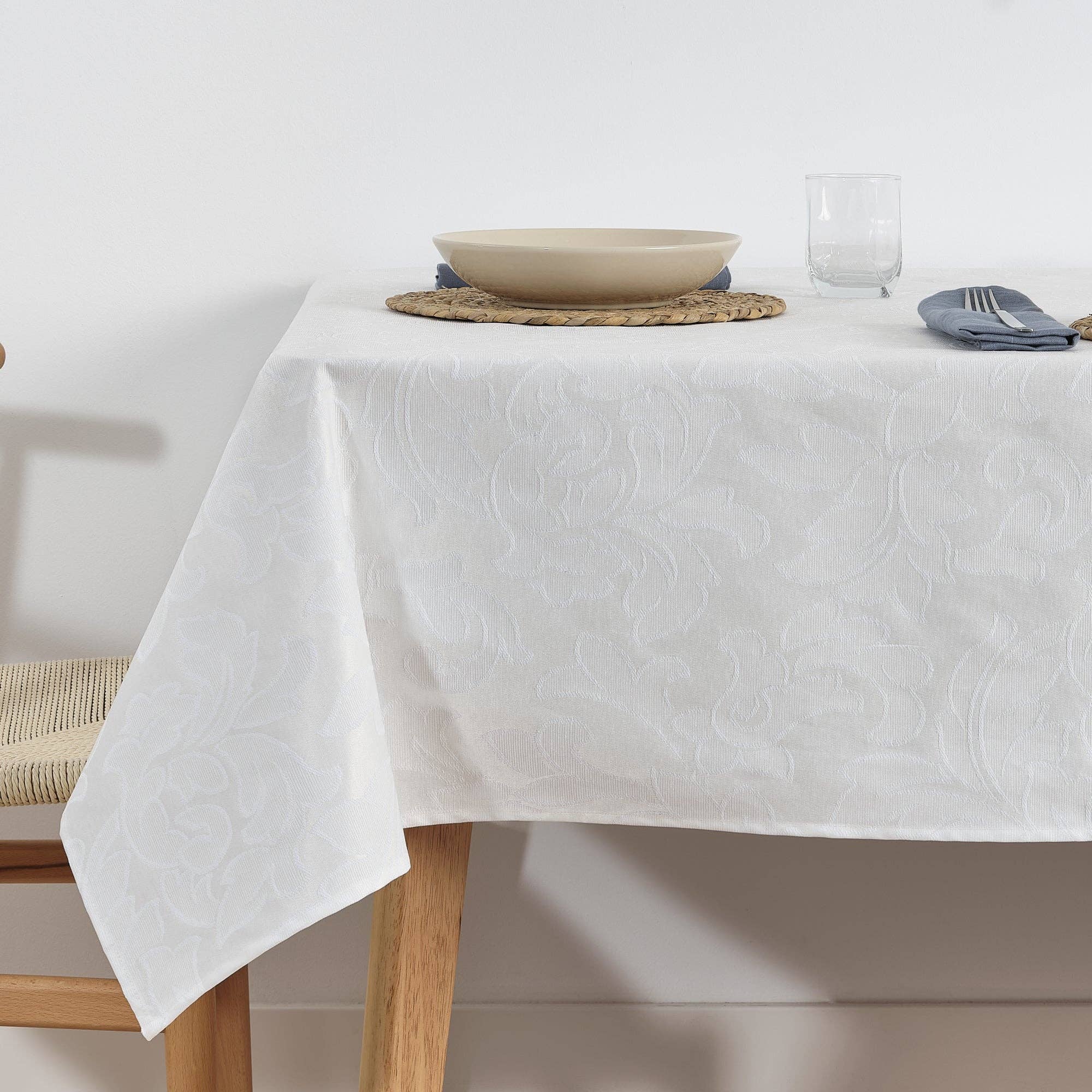 Nappe en jacquard blanc résistant aux taches