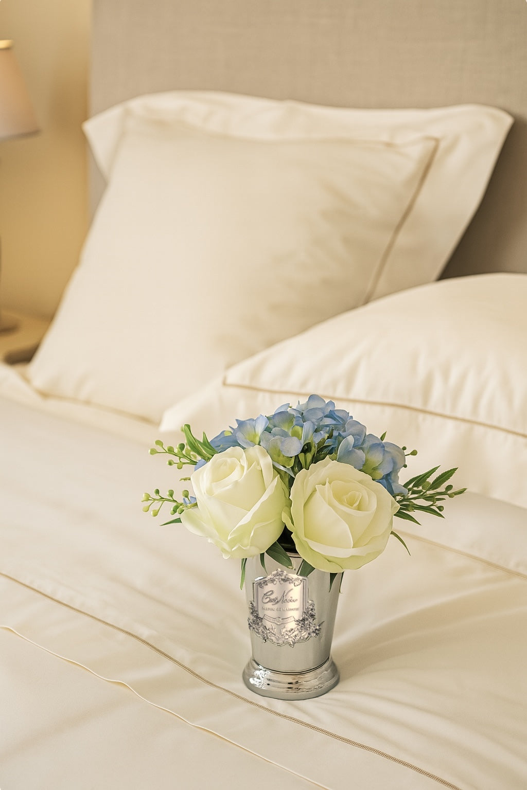 Bouquet réaliste "Seven" – Fleurs bleus et blanches