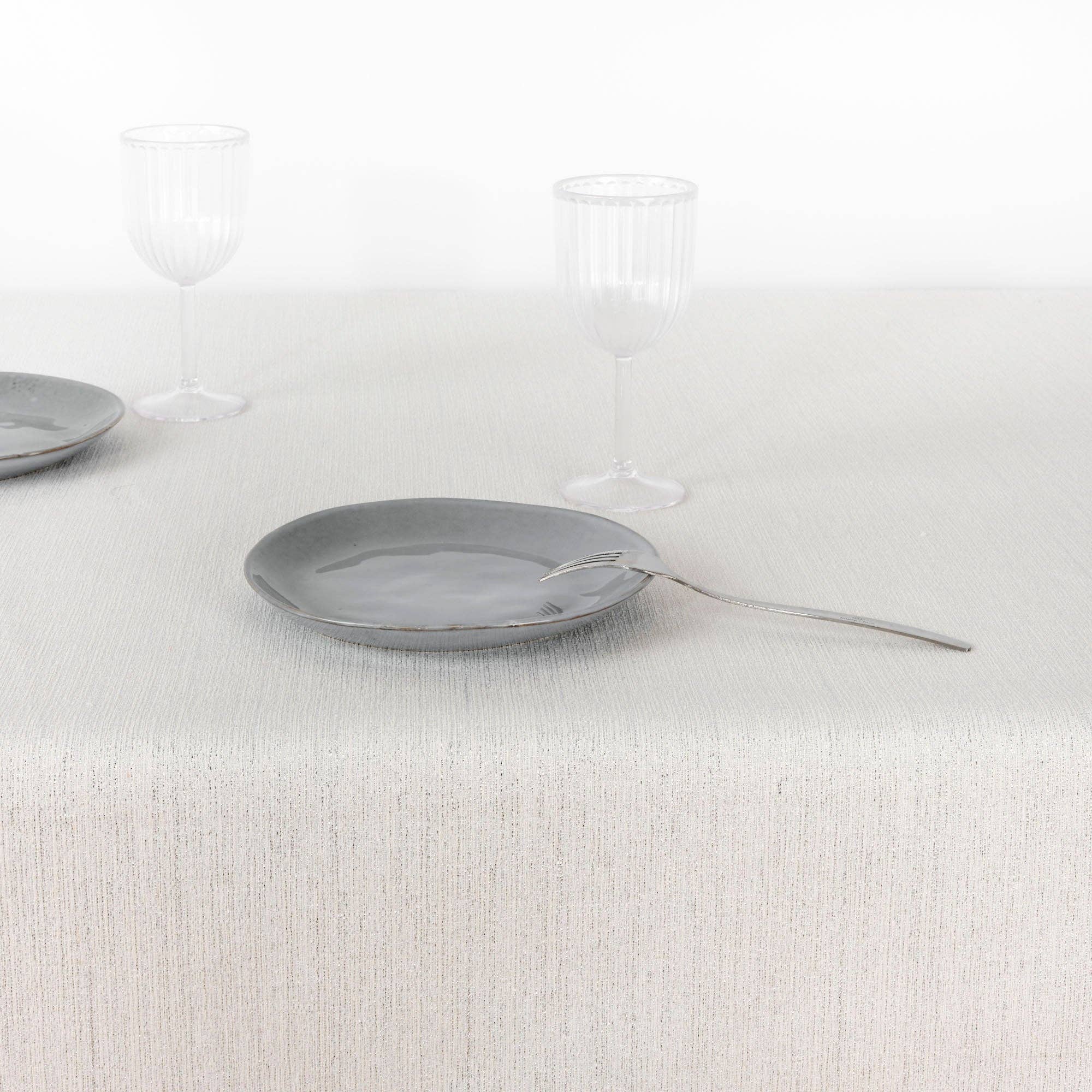 Natural jacquard tablecloth with silver thread