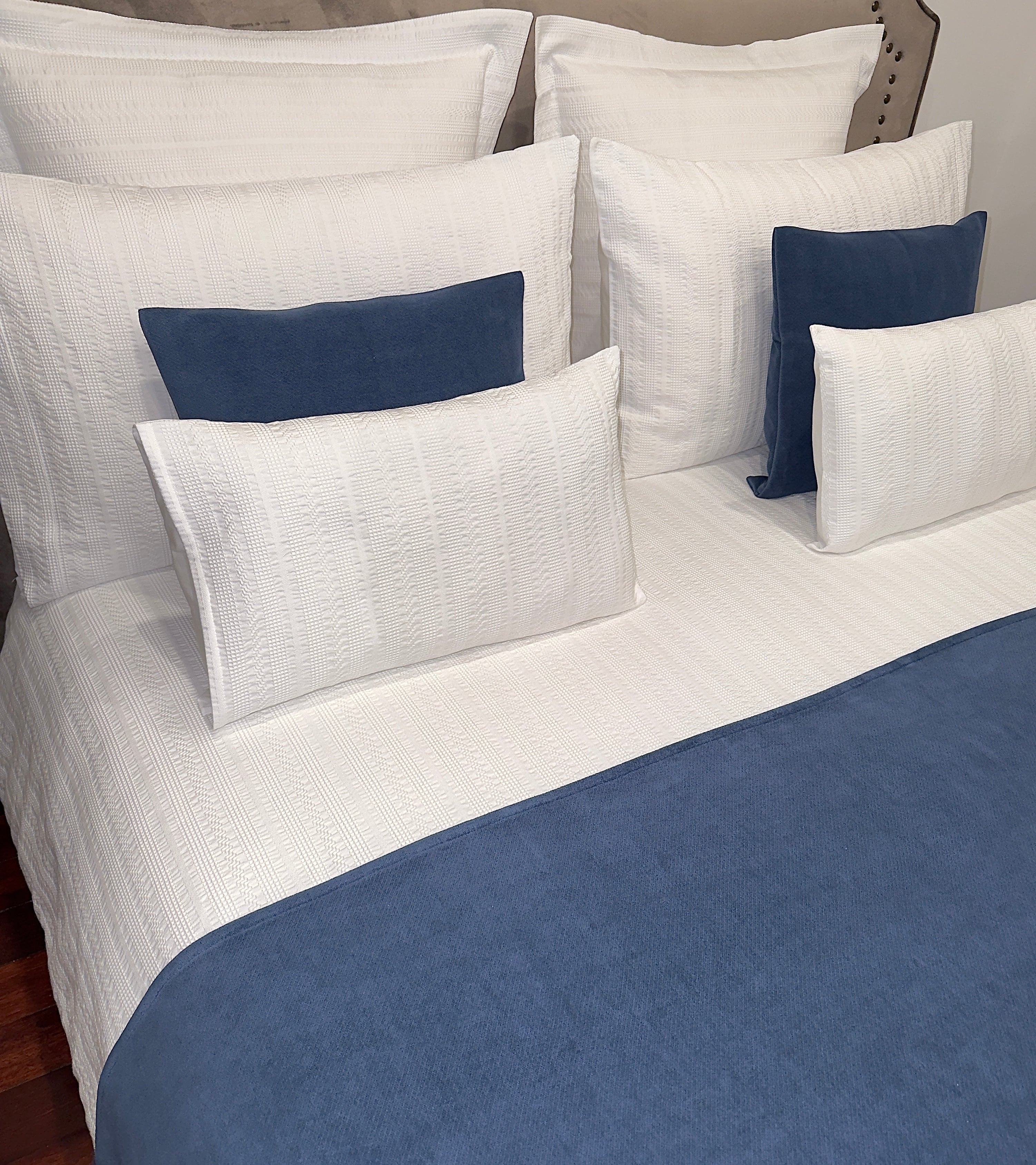 Chenille Bleue - Maison porcel  | Porcelaine