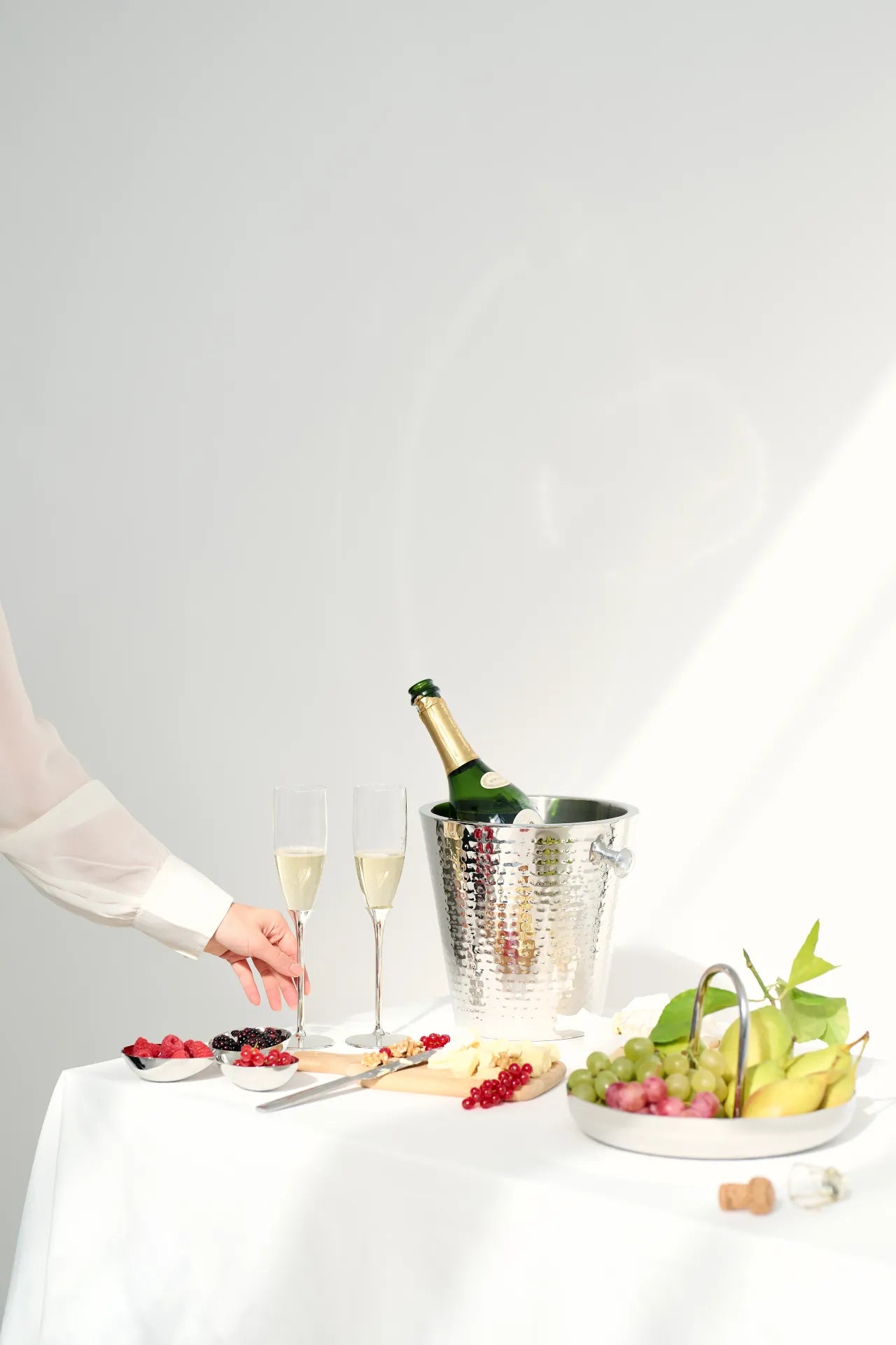 Coupe design en acier inoxydable – Élégance argentée