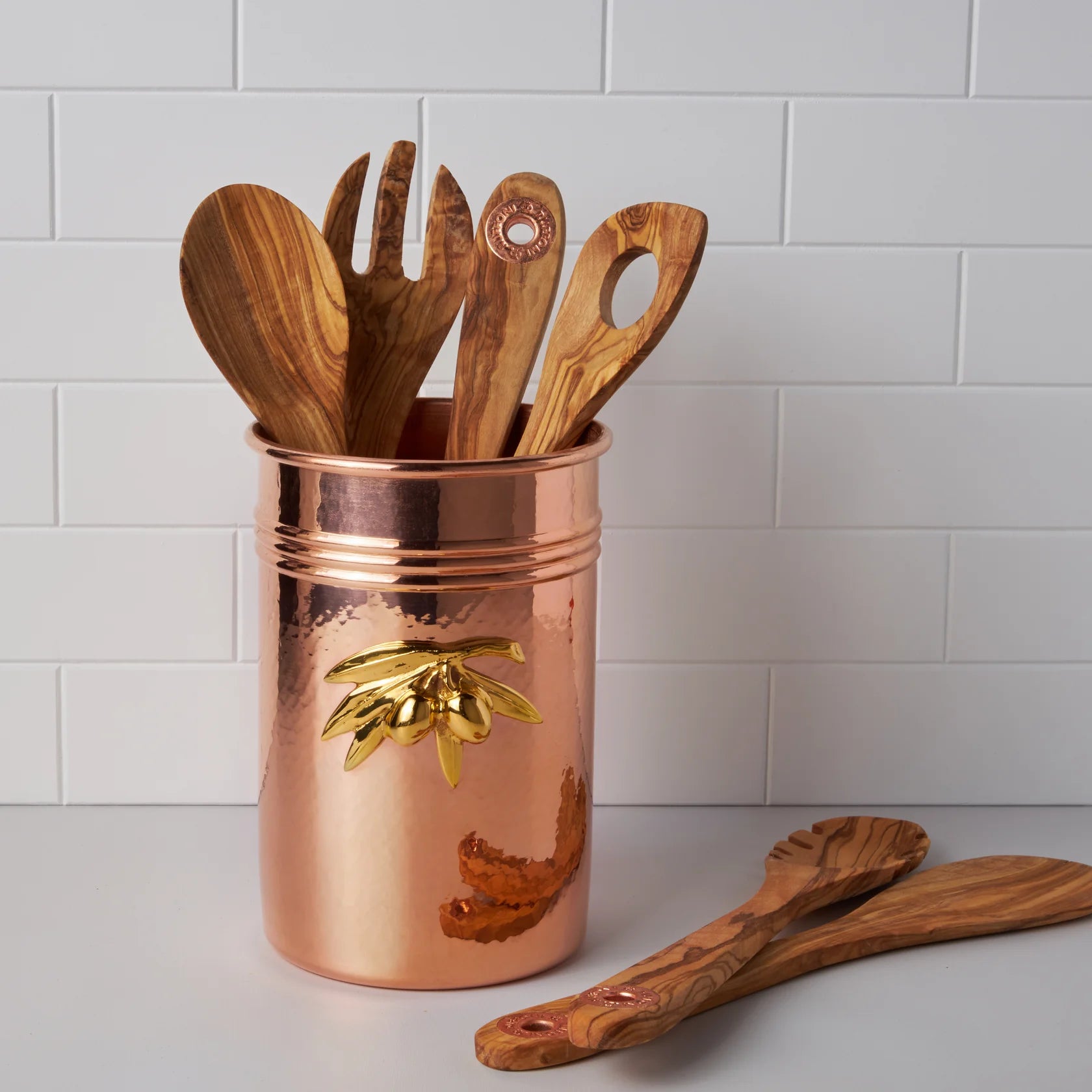 Historia utensil holder with 6 pieces in olive wood