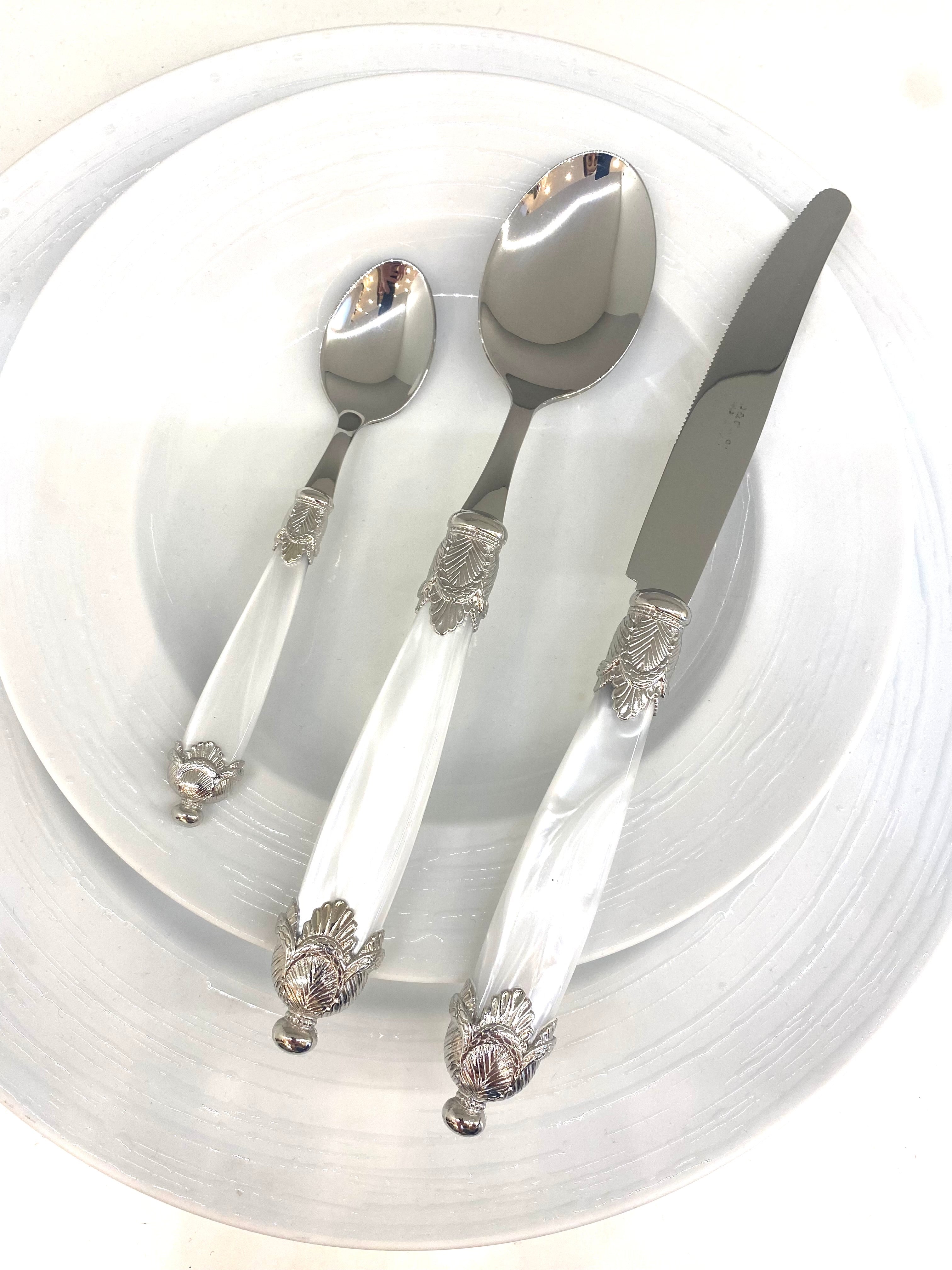 Couverts en acier inoxydable 18/10 effet argent brillant avec manches blanc nacré